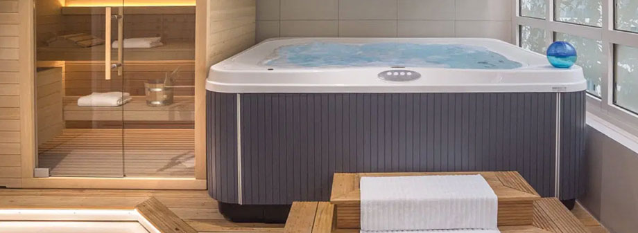 spa jacuzzi hors sol interieur