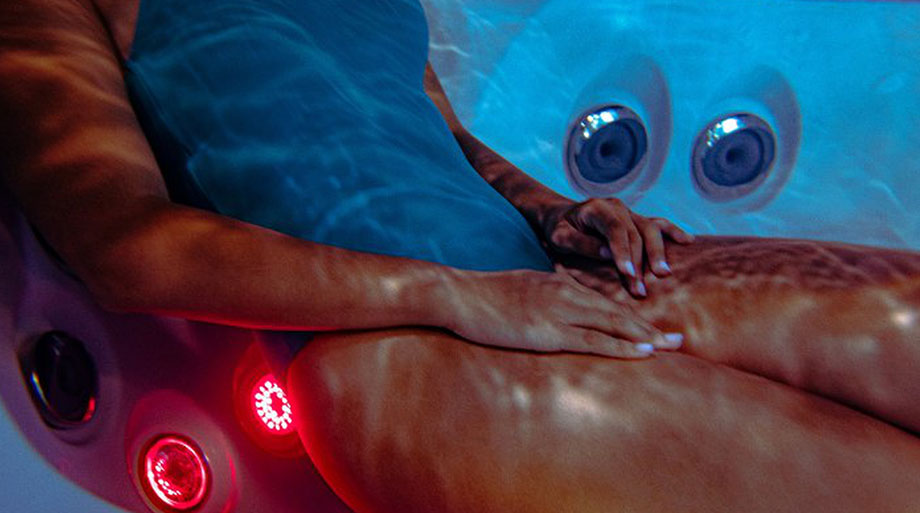 Spa infrarouge : les bienfaits santé de la chaleur ciblée après un cours d'aquagym Chaleur infrarouge dans un spa pour favoriser la récupération après un cours d'aquagym